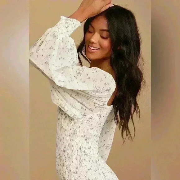 Lulus Va Va Bloom Ivory Floral Print Smocked Long Sleeve
Mini Dress size medium - Picture 3 of 8